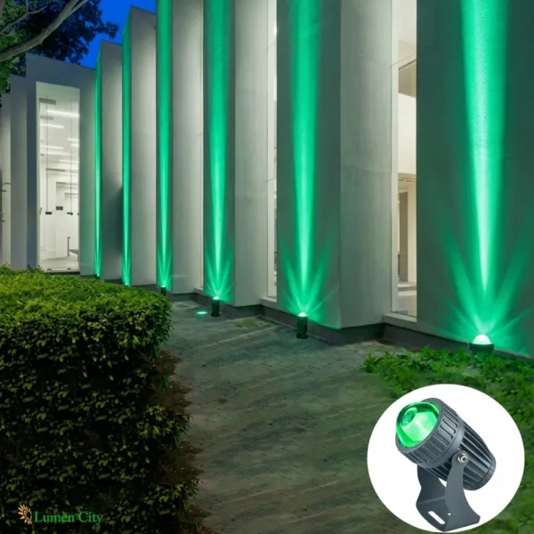 10W Facade Column Light – Green 7° Narrow Beam IP68 installed outside